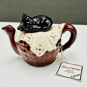 Tony Carter Mini Teapot CAT ON BLANKET England 4” H SLEEPING KITTY Collectible